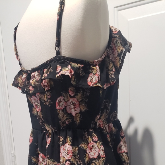 Vintage style floral dress from American Rag. Size M. Flattering black - Picture 8 of 8